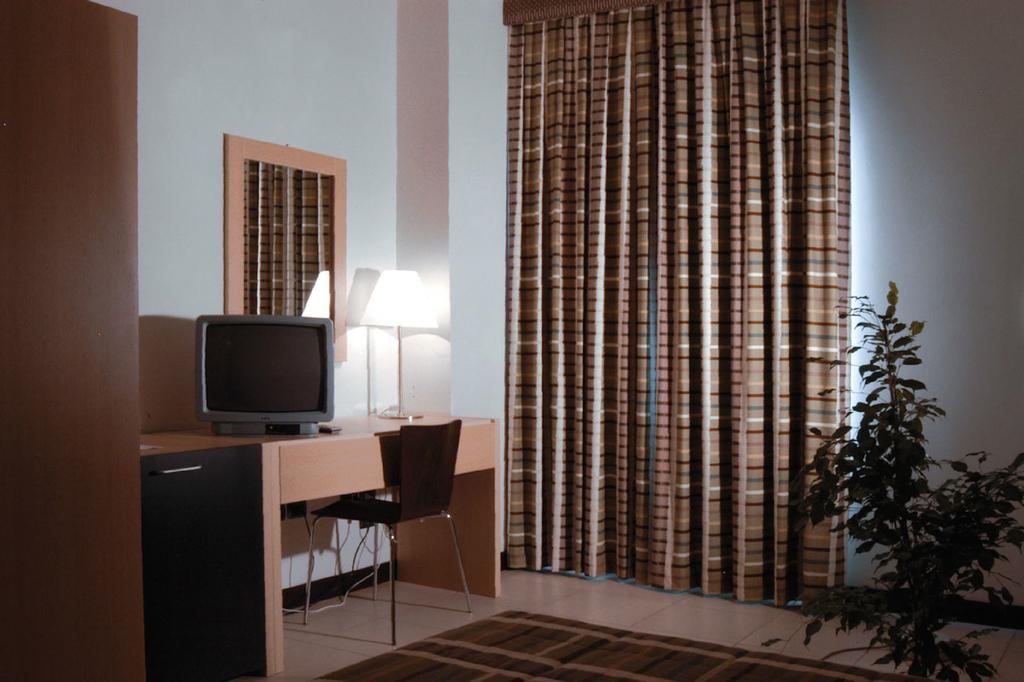 Hotel Santo Stefano Пиеве Санто Стефано Стая снимка