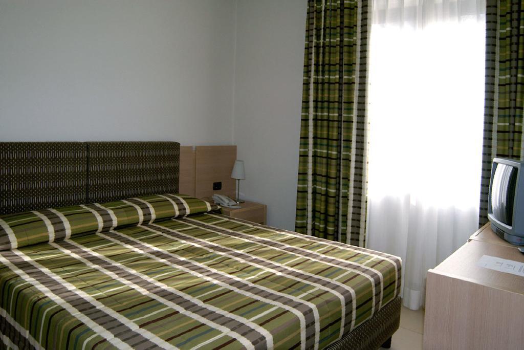 Hotel Santo Stefano Пиеве Санто Стефано Екстериор снимка