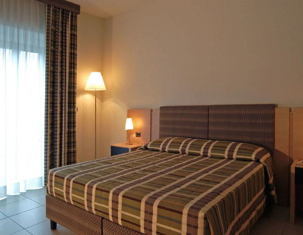 Hotel Santo Stefano Пиеве Санто Стефано Екстериор снимка