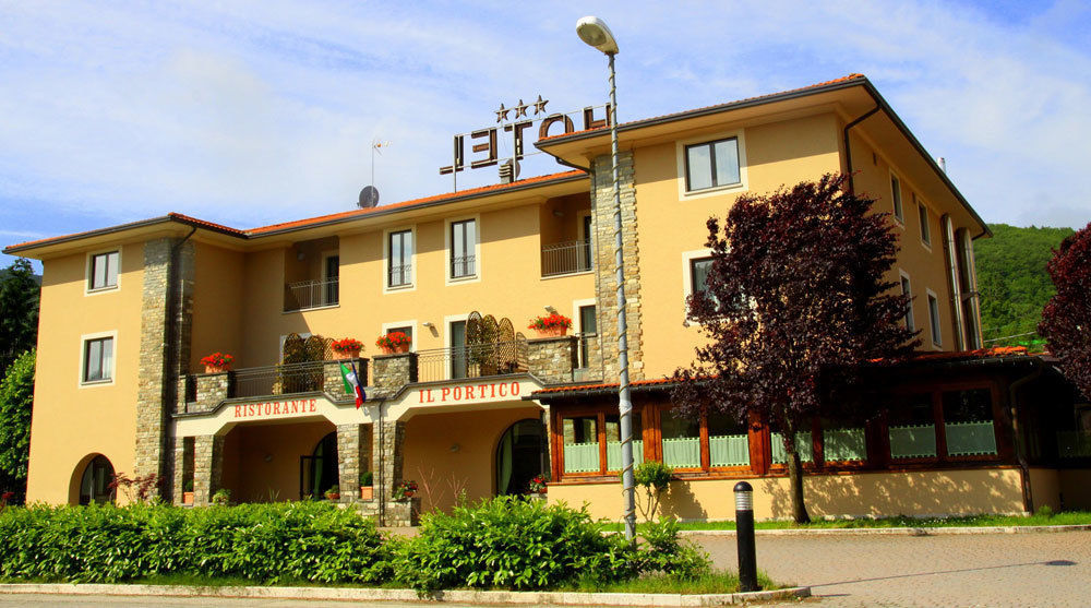 Hotel Santo Stefano Пиеве Санто Стефано Екстериор снимка