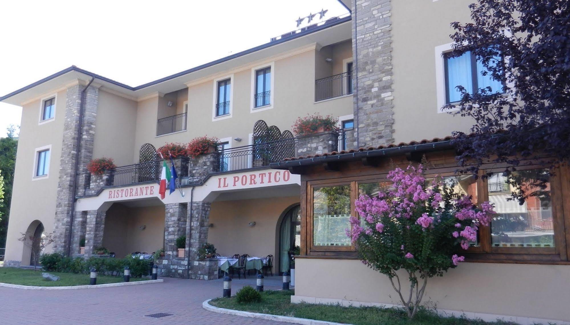 Hotel Santo Stefano Пиеве Санто Стефано Екстериор снимка