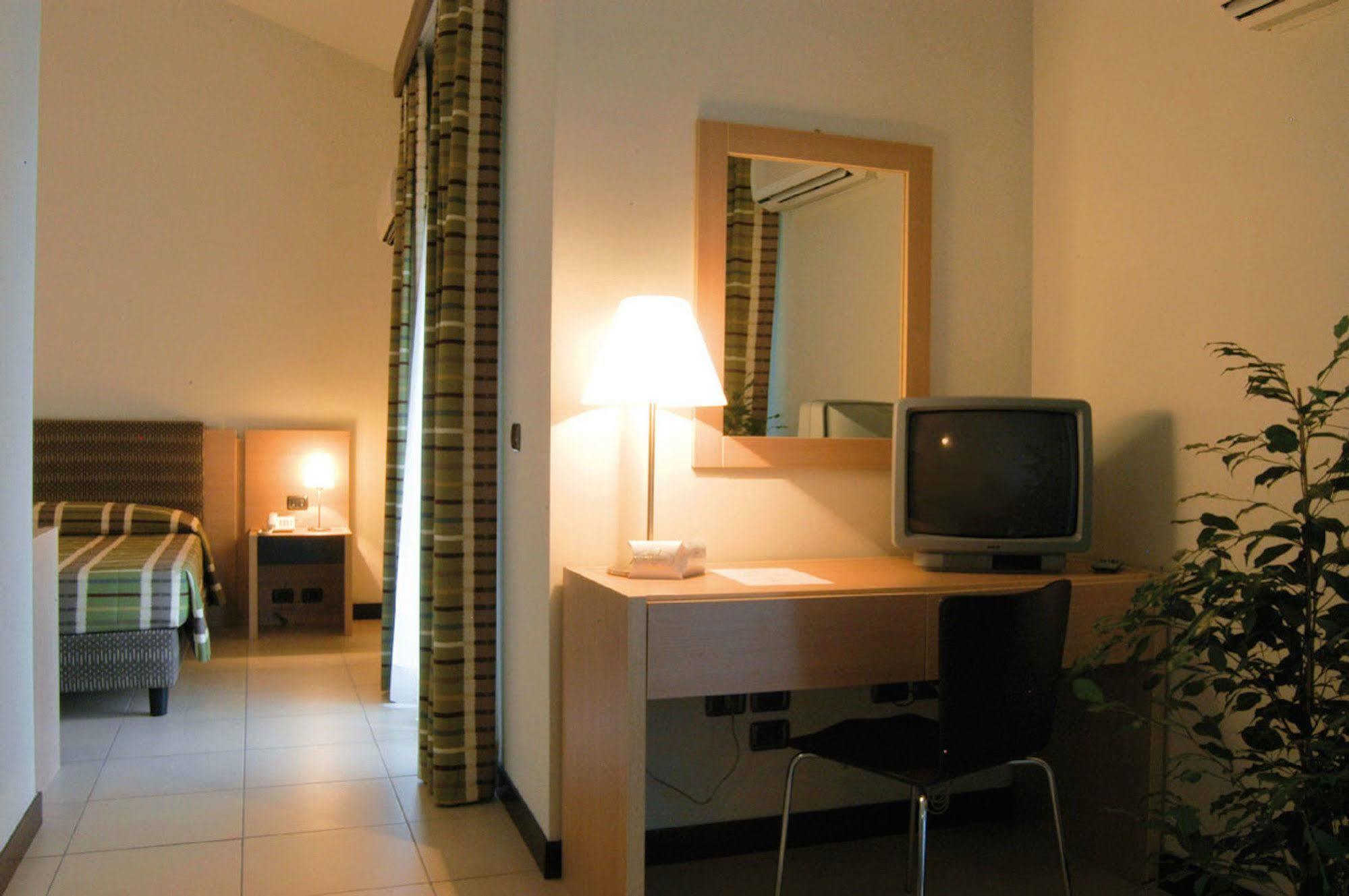 Hotel Santo Stefano Пиеве Санто Стефано Екстериор снимка