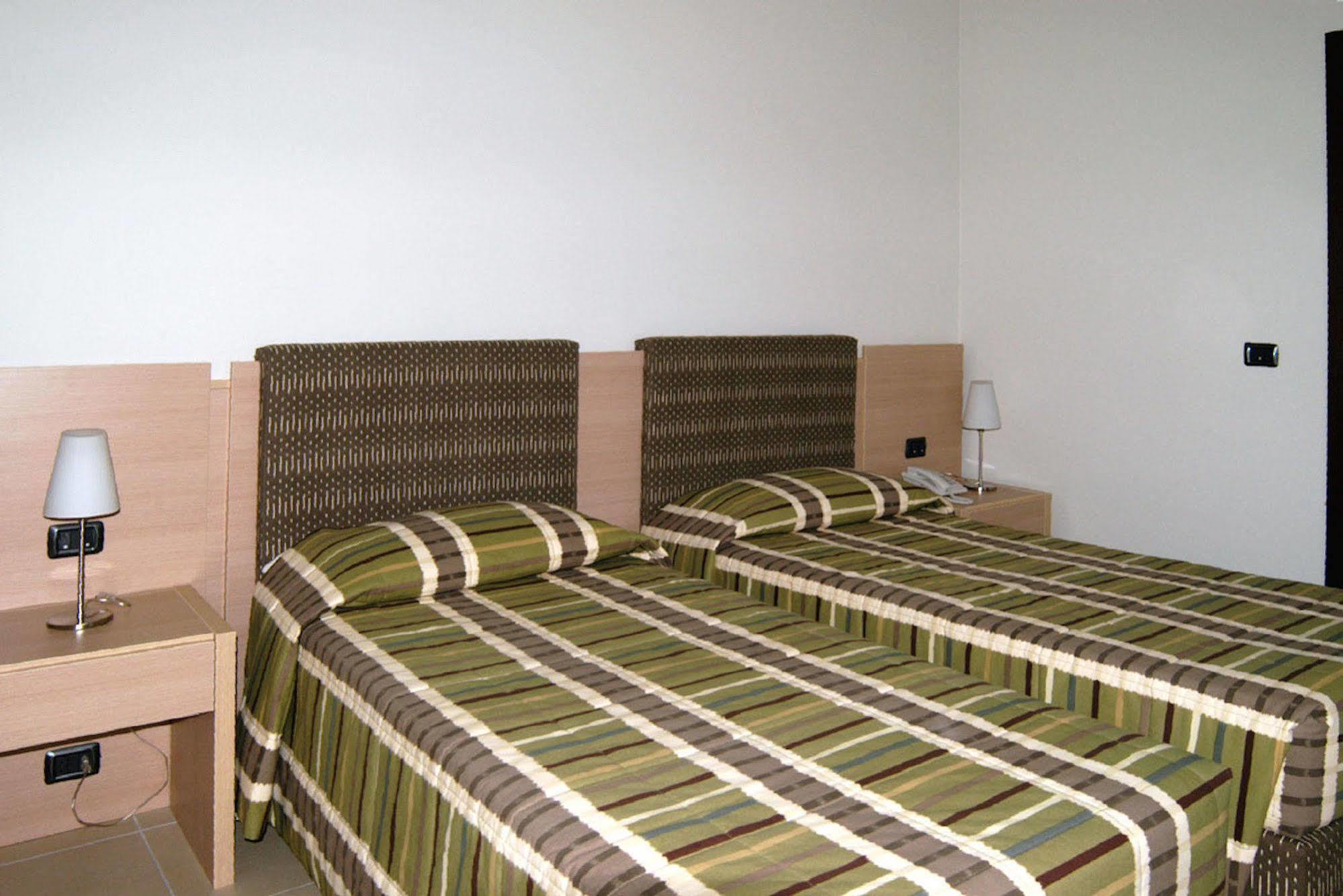Hotel Santo Stefano Пиеве Санто Стефано Екстериор снимка