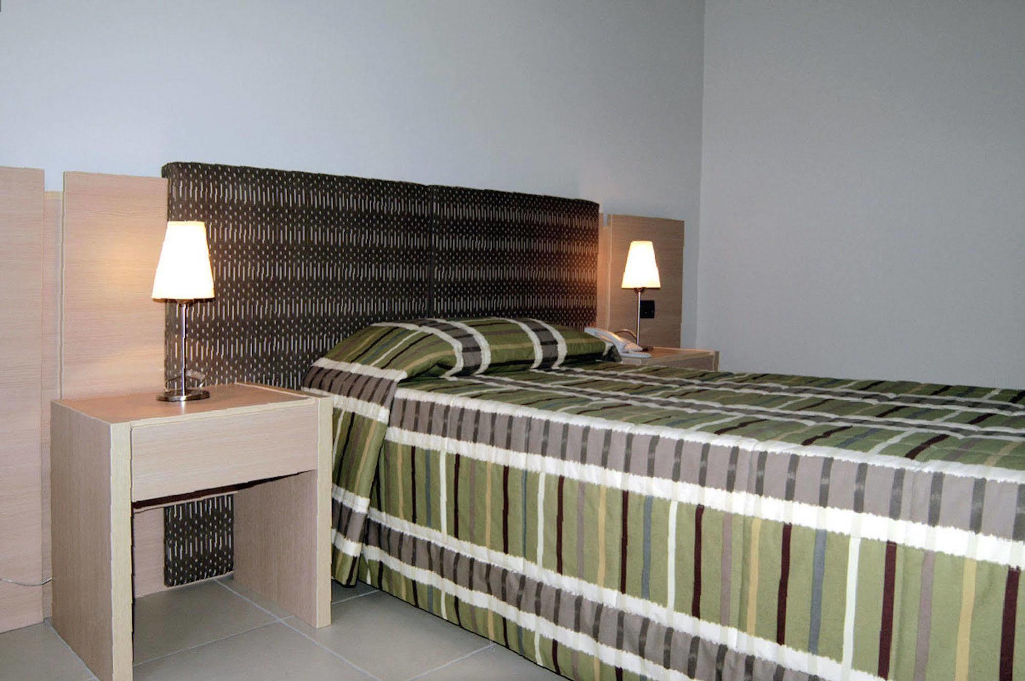 Hotel Santo Stefano Пиеве Санто Стефано Екстериор снимка