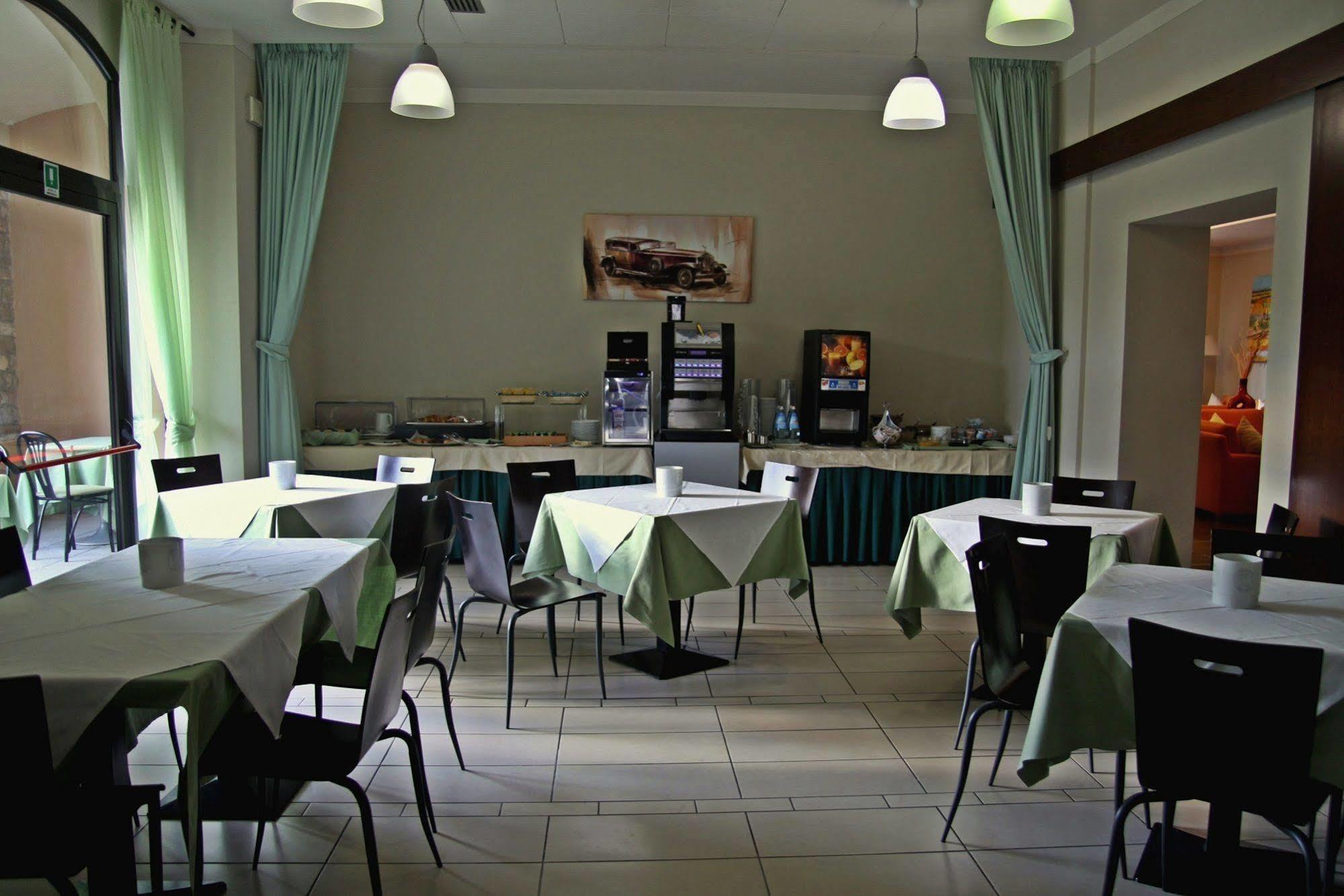 Hotel Santo Stefano Пиеве Санто Стефано Екстериор снимка